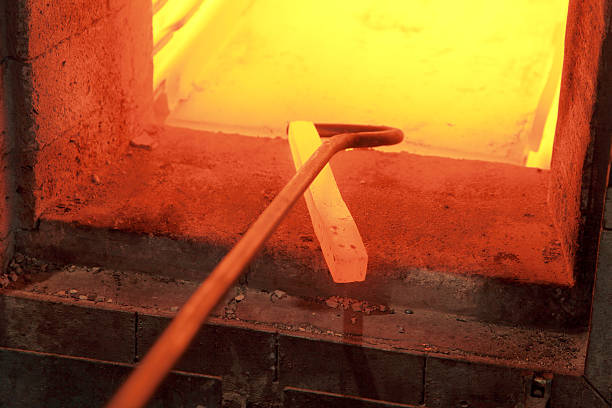 Lingot de fer à 1000°C dans un four